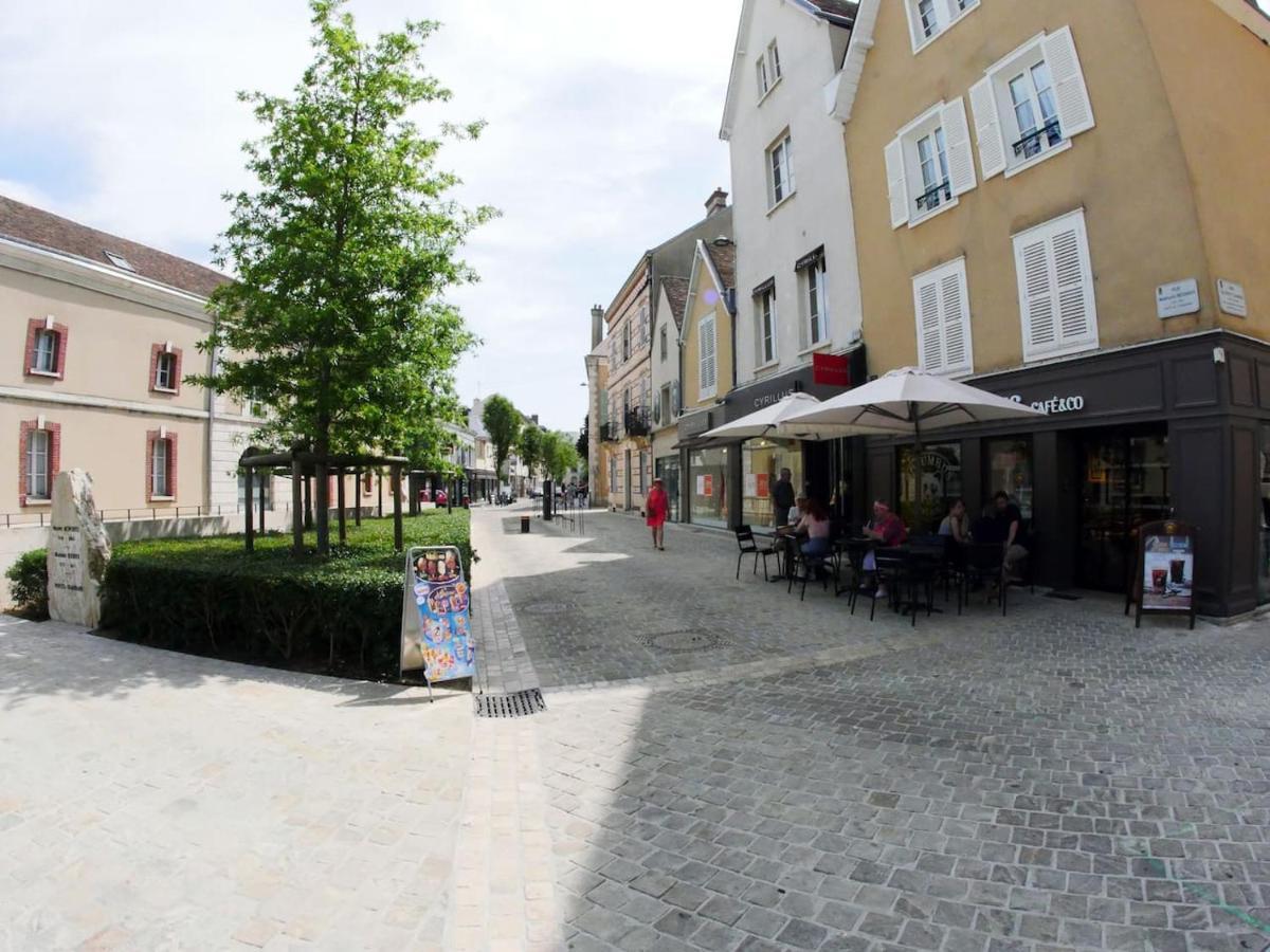 Apartment Coeur De Ville, Beau 2 Pieces Chaleureux Et Lumineux,parking Et Wifi ! *
