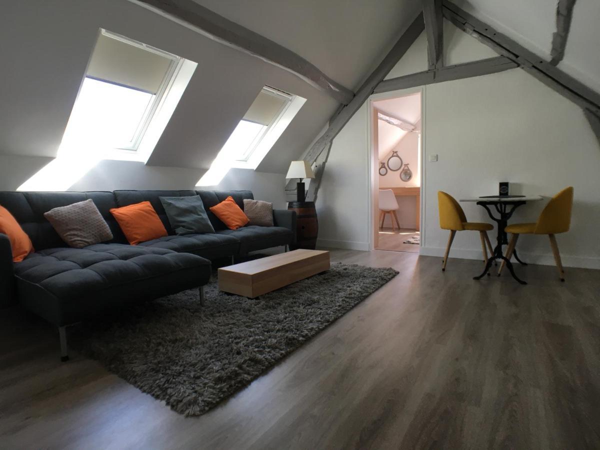 Coeur De Ville, Beau 2 Pieces Chaleureux Et Lumineux,parking Et Wifi ! Apartment