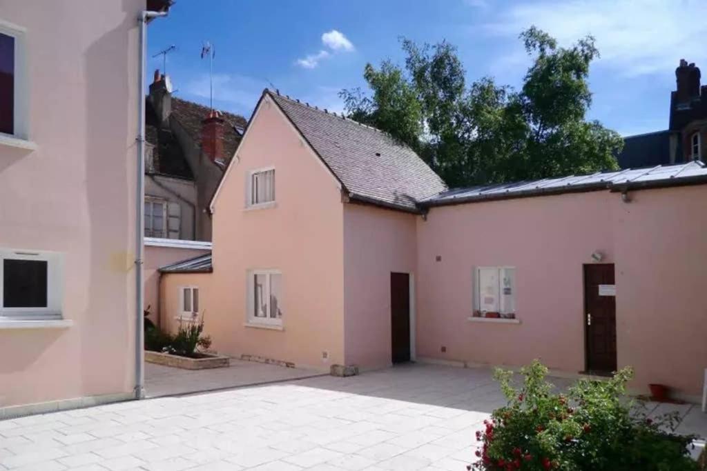 Coeur De Ville, Beau 2 Pieces Chaleureux Et Lumineux,parking Et Wifi ! Apartment Chartres